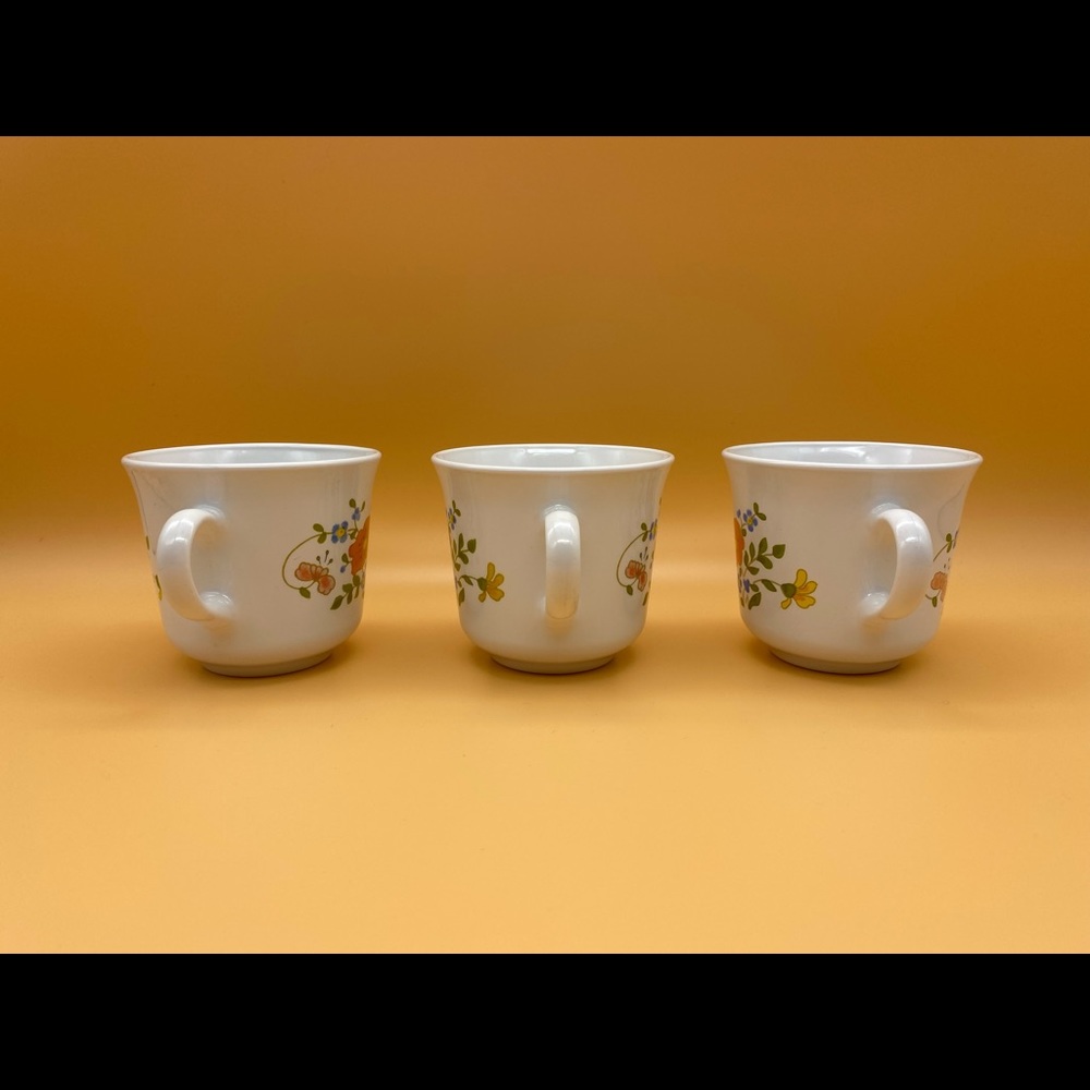 SOLD Vintage Corelle Wildflower Mug Set of 3 - Picture 4 of 9